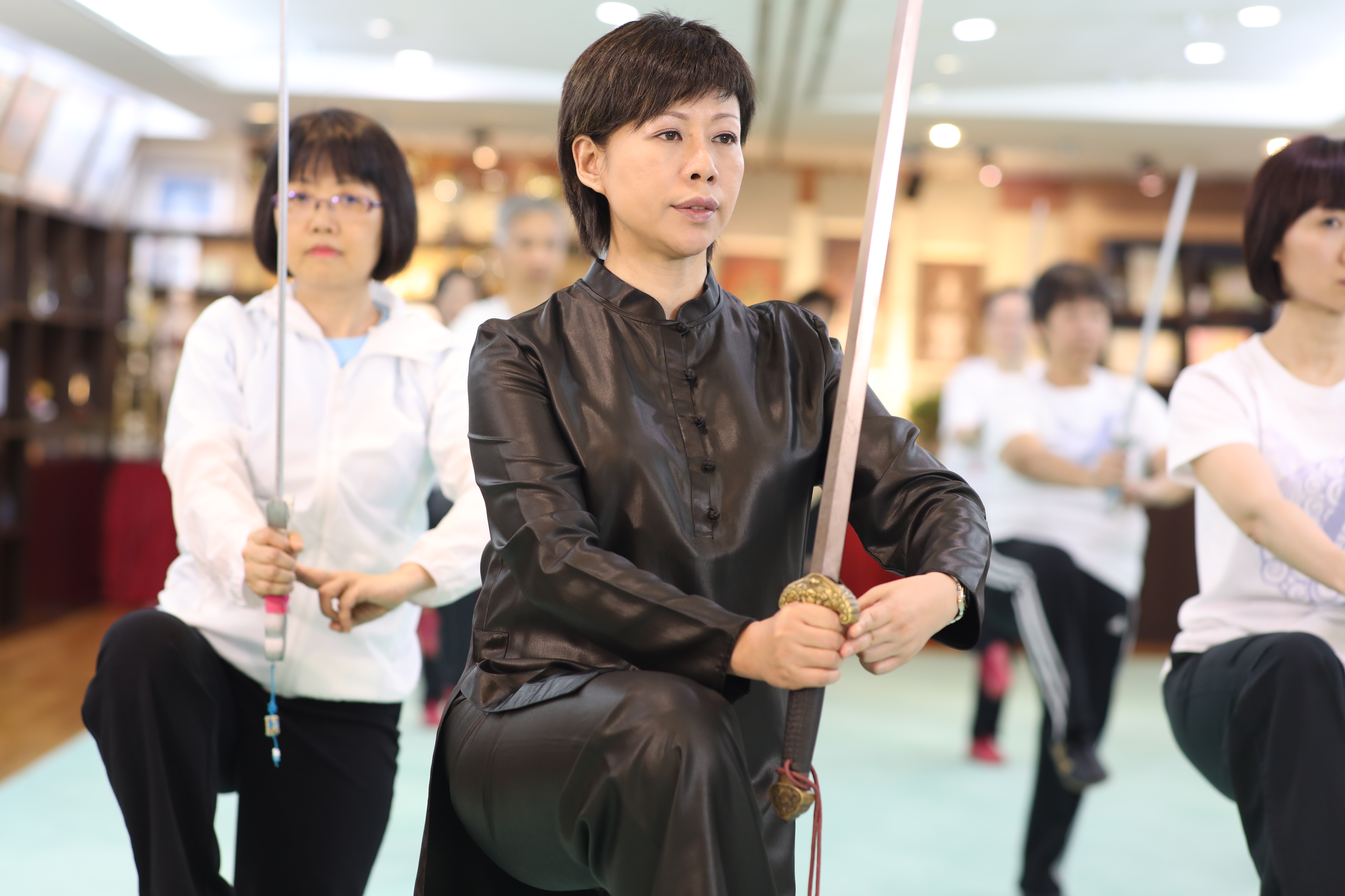 人生四緣衣當先